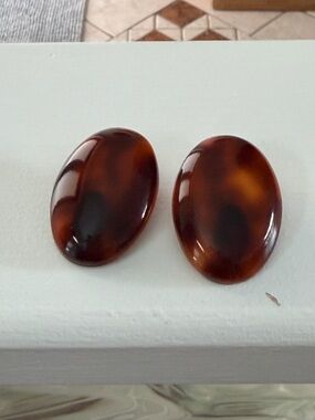 Vintage Oval Lightweight Tortoise Print Clip On Earrings